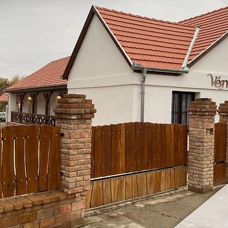Vegvari Vendeghaz Magyarbóly Exteriör bild