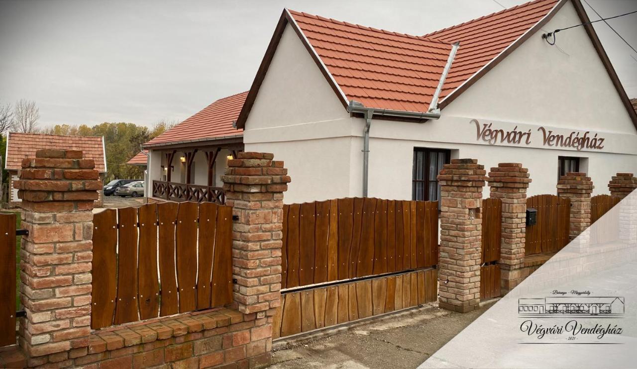 Vegvari Vendeghaz Magyarbóly Exteriör bild