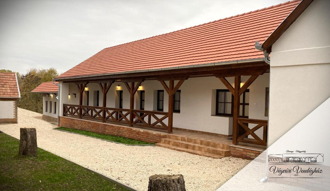 Vegvari Vendeghaz Magyarbóly Exteriör bild