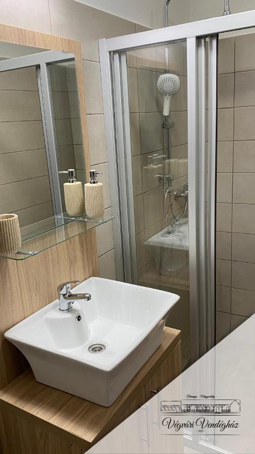 Vegvari Vendeghaz Magyarbóly Exteriör bild
